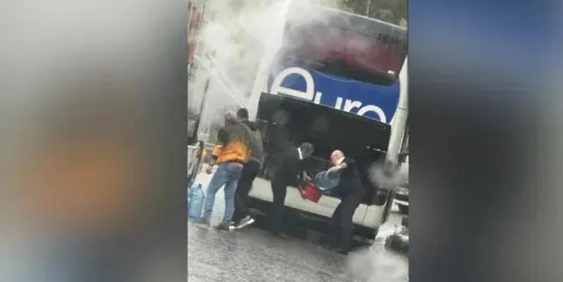 Автобус се запали в движение във Варна, няма пострадали