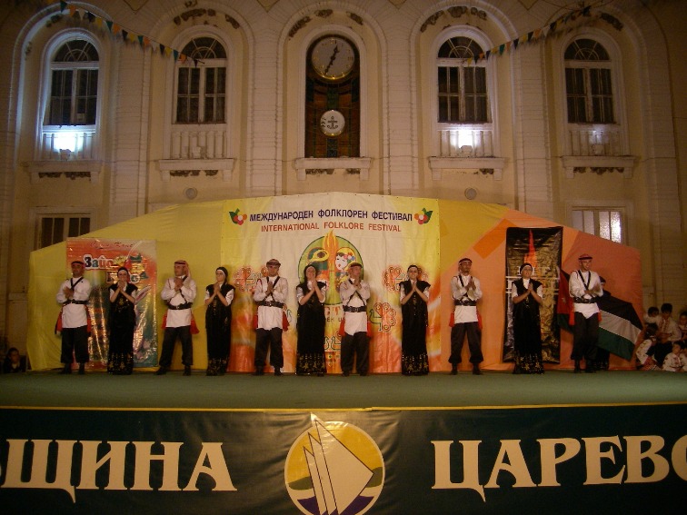 Автентичен фолклор представят на „Нестия”