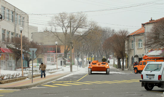 Автобус престоя 10 часа в преспите край Айтос, хората са спасени