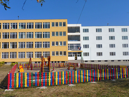 Ремонтират ОУ „Христо Ботев“ в кв. „Долно Езерово“