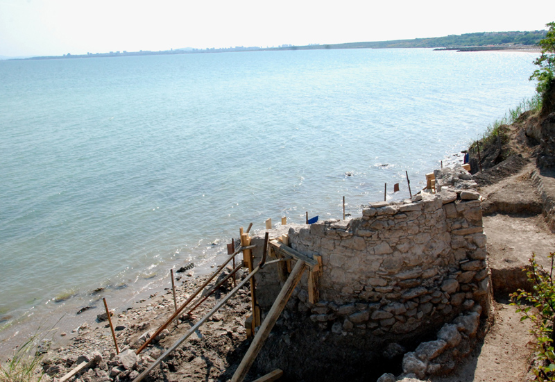 Аязмо с лековита вода и раннохристиянска църква откриха край Сарафово