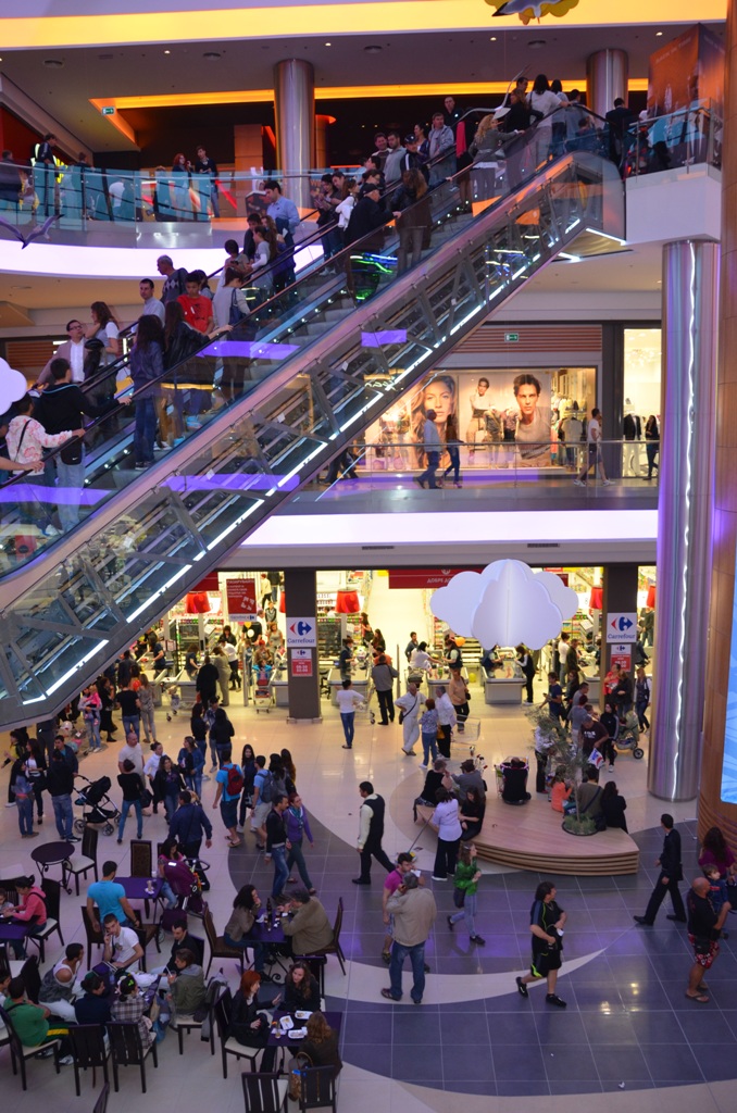 Проверка нищи защо падна окачения таван в Galleria Burgas