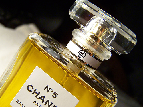 Искат да забранят в Европа култовия Chanel No.5