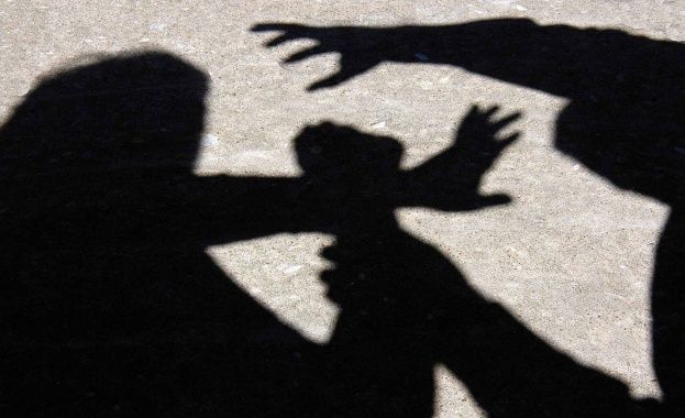 Пиян австралиец помля гаджето си в Бургас