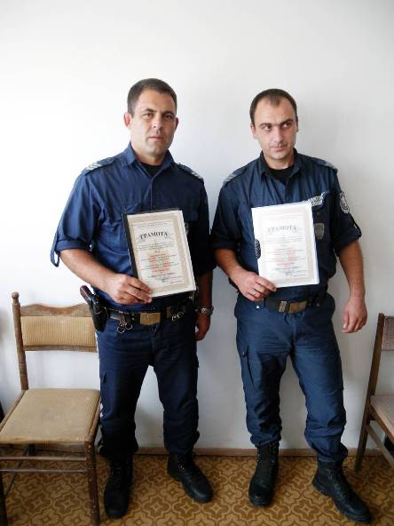 Наградиха руенски полицаи, разкрили изнасилвач
