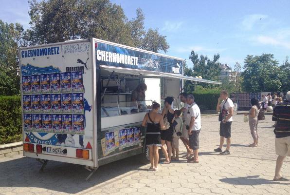 Продажба на билети и в клубната каравана на Черноморец