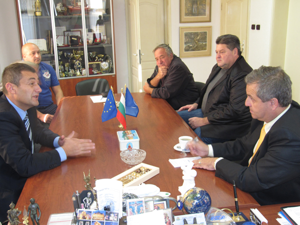 Панайот Рейзи и министър Нейков