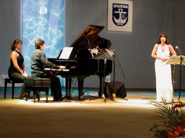 Стилно начало на Аполония 2012