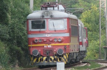 Влак блъсна трактор в Румъния