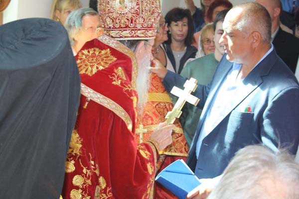 И Борисов нагледа курбана в Порой