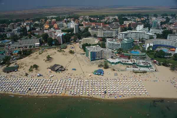 И хотелиерите срещу енергийните монополисти