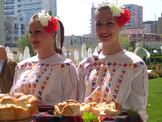 Хляб, сол и ракия за първите туристи в Сънито