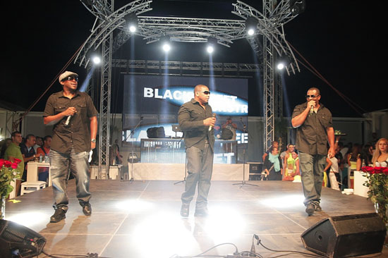 Blackstreet и Wu Tang Clan експлоадираха на Bedroom Beach