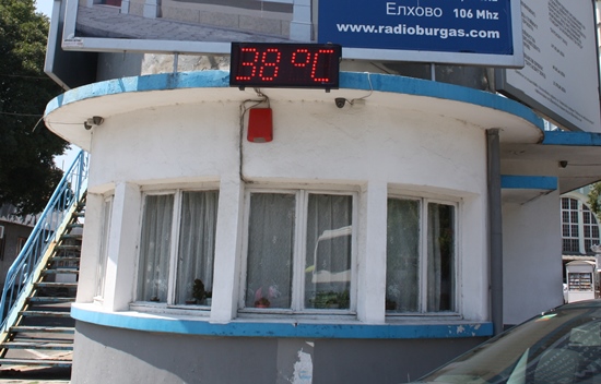 Живакът скочи до 38C в Бургас