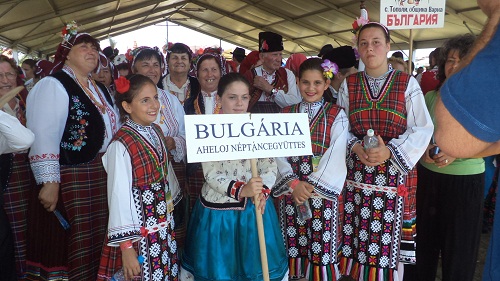 Ахелойци шашнаха Унгария с народни танци и вита баница