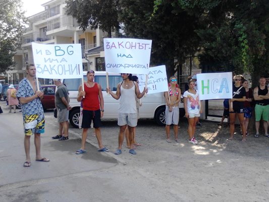 Съдия-изпълнител въведе ректора на НСА в спорния имот в Несебър