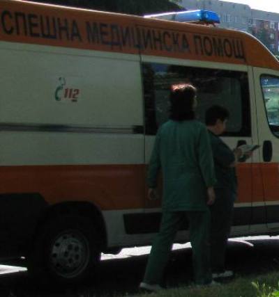 Шофьор помете айтозлийка. Жената е с опасност за живота