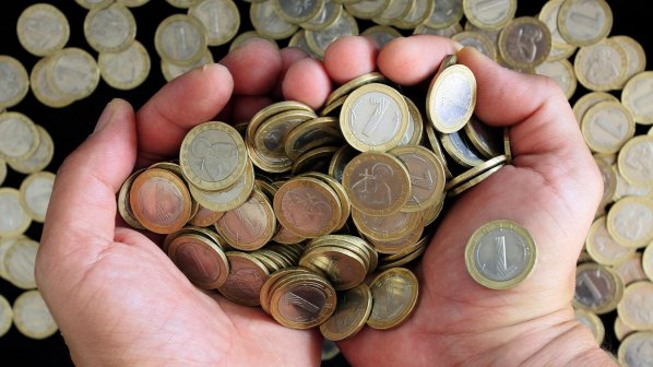 Непълнолетни майки с три деца си докарват 1100 месечно от помощи