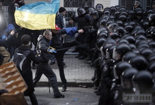 Украински политик поиска руската армия да влезе в страната 