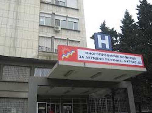 Бебе с напъхана мокра кърпичка в дихателните пътища, спасено в МБАЛ-Бургас
