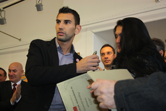 Бург 2013 Петър Алексиев дари наградата си
