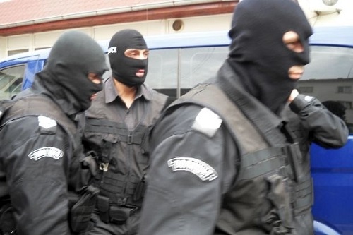 Бирници с бухалки задържаха при спецакция на МВР