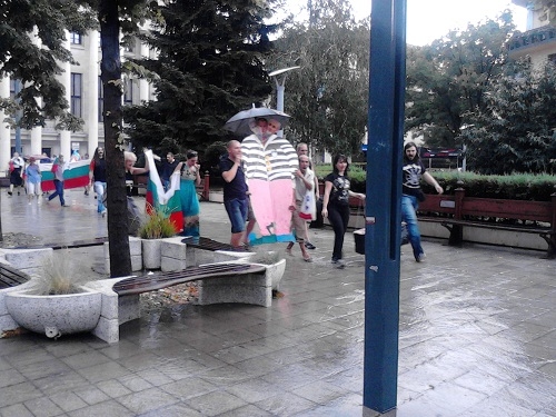 Бургазлии подновяват протестите