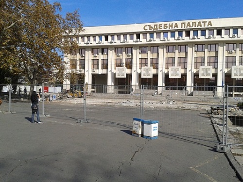 Промени в движението на автомобили заради ремонта на „Тройката”