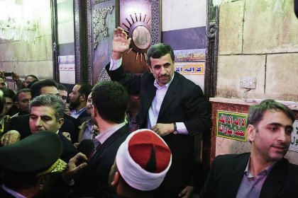 Нападнаха президента на Иран в Кайро
