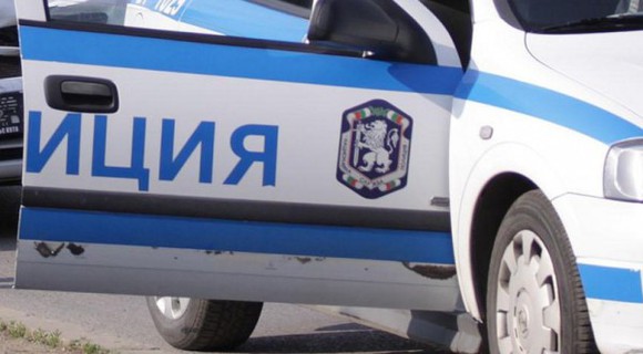 Неизвестни пребиха роми, счупиха краката на двама от тях