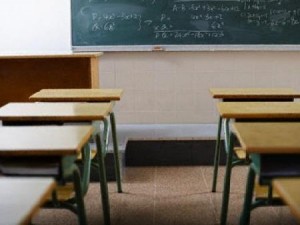 В Поморие учителка преби ученик, прати го в болница