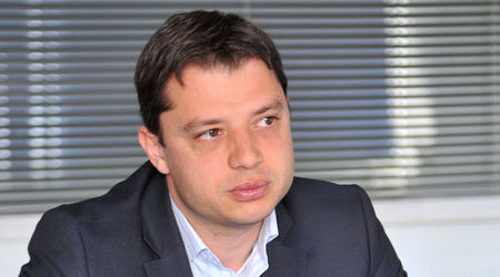 Жената на Станишев рекламира ЧЕЗ