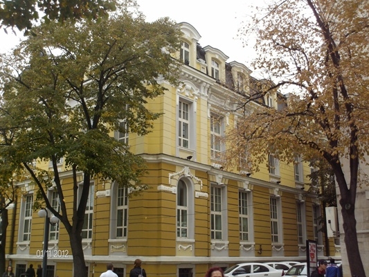 Гражданите няма да плащат сами данъка върху лихвите по депозитите