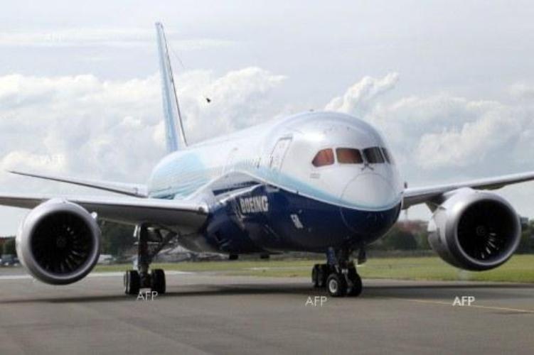 „Боинг 787 Дриймлайнър” временно спира полети
