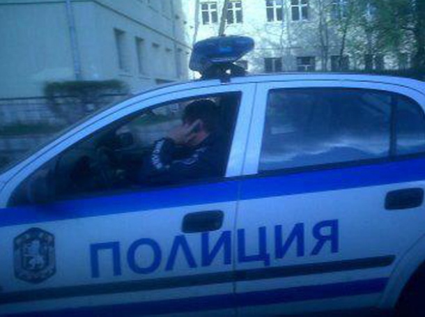 Кой глобява полицаите?