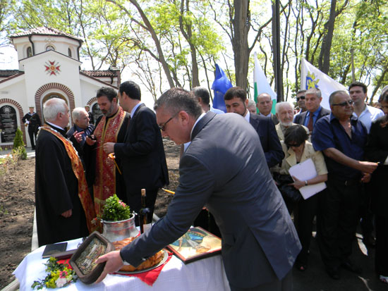 ГЕРБ дари икона на новооткрития параклис 