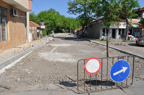 Готови са 30 нови паркоместа срещу Флората, ремонтират улица “Пеликан” 