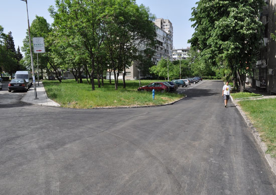 Обновен паркинг с пешеходна зона за “Зорница”