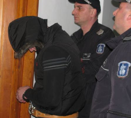 Адвокатът на Менашки: 7 рани от нож не те правят садист