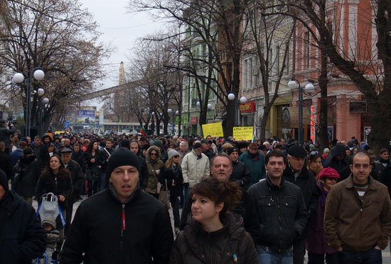 Протестиращите се стягат за разпускането на парламента