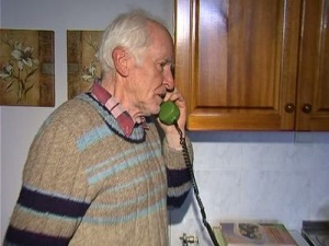 Непознат ужили възрастен айтозлия с 3 500 лв.