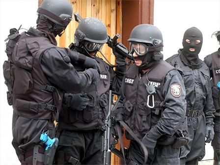 Барети озаптяват враждуващи фамилии в Долна баня
