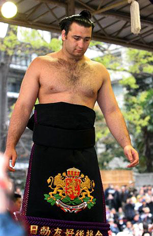 Силен ден за Котоошу и Аоияма