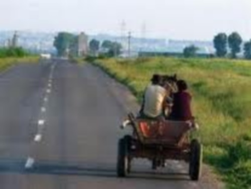 Кола се натресе в каруца. Водачът й загина на място