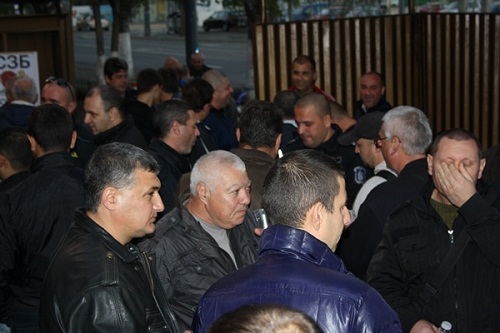 Надзиратели: Искаме обещаното черно на бяло и спираме протестите