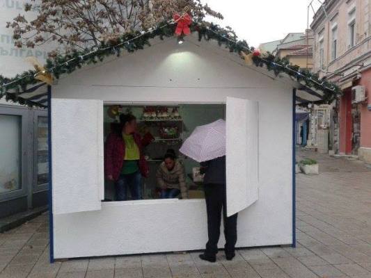 Арт творци откриха своята Коледна къщичка в Бургас