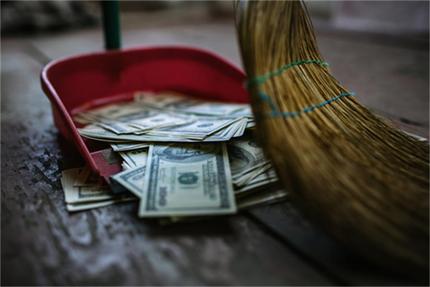 Заради жена: Мъж изхвърли 7,5 млн. долара на боклука