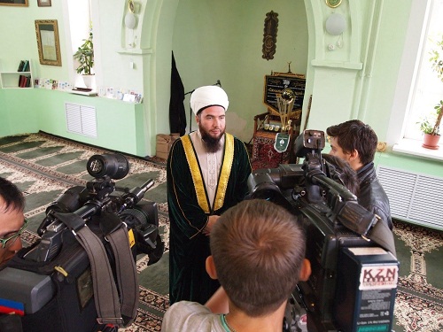 Имам обяви Елтън Джон за проповедник на дявола
