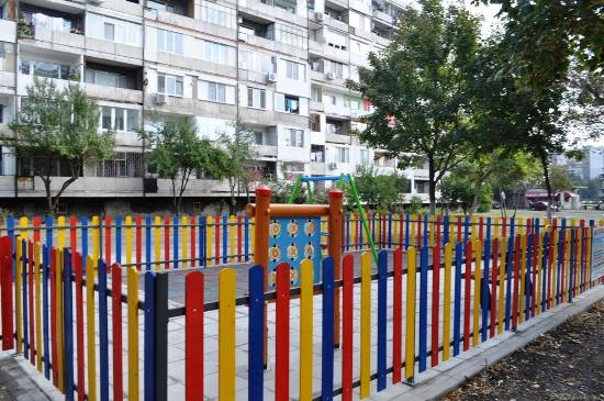Още една изцяло обновена детска площадка в к-с “Славейков“