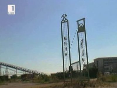 Стачка под земята: Миньорите от Черно море остават в галериите, шефът им слезе при тях